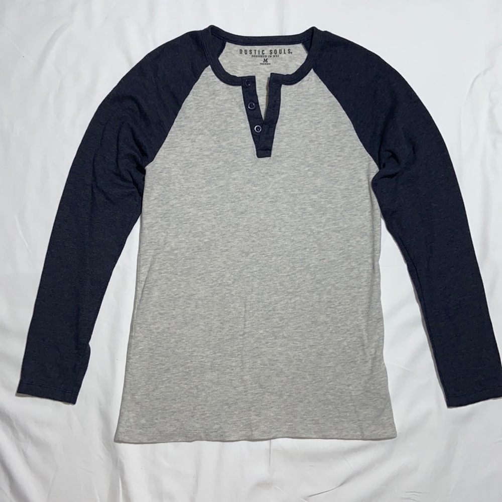 Rustic Souls Designed in NYC Henley Raglan Sleeve Shirt. Size Med. Navy & Gray.